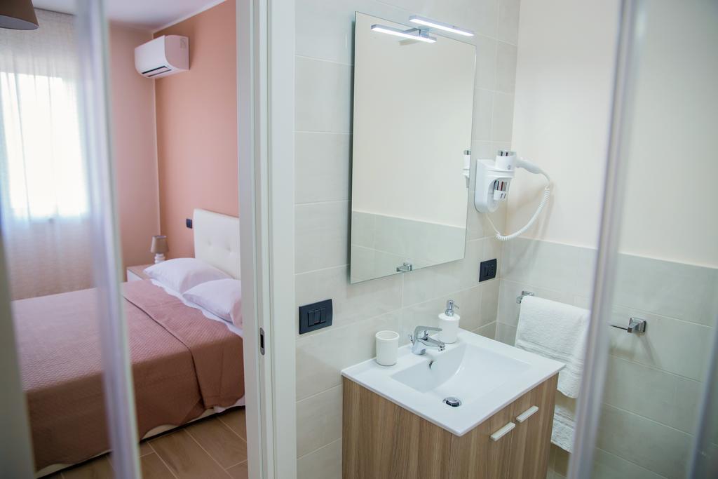 Gleda Rooms In The Square Помпей Стая снимка