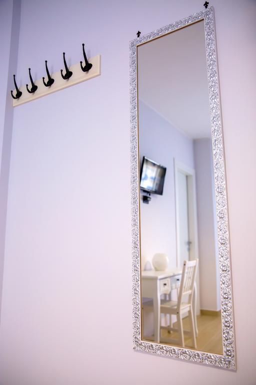 Gleda Rooms In The Square Помпей Стая снимка