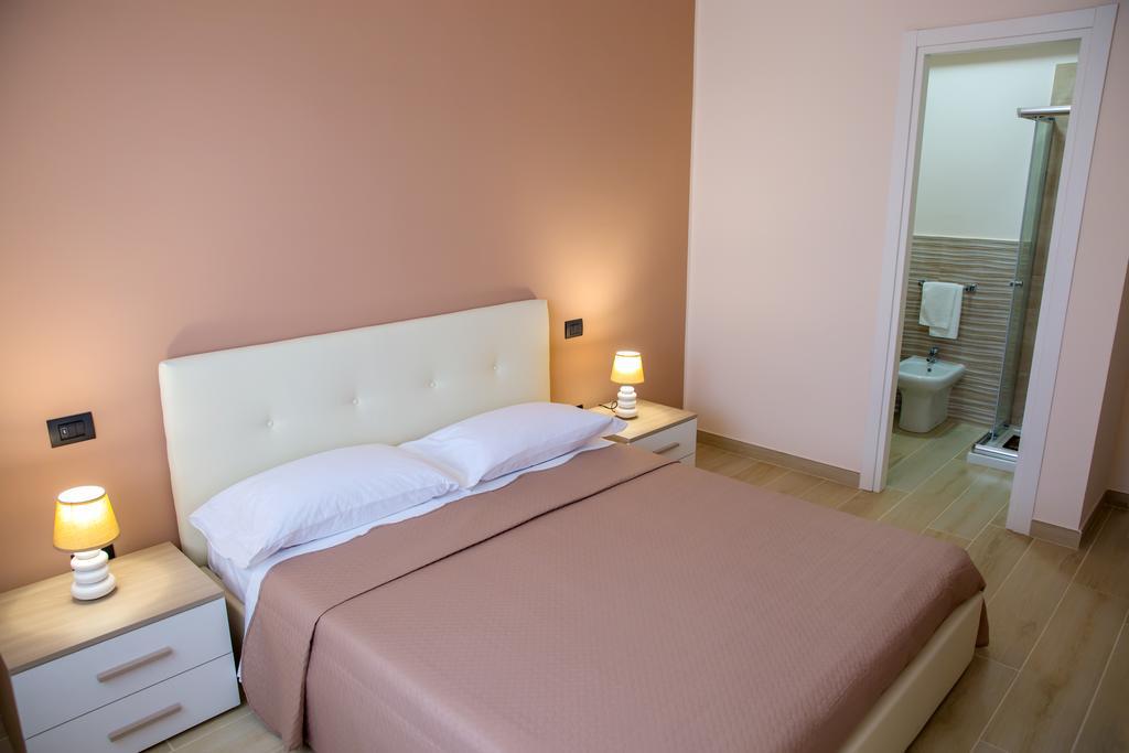 Gleda Rooms In The Square Помпей Стая снимка